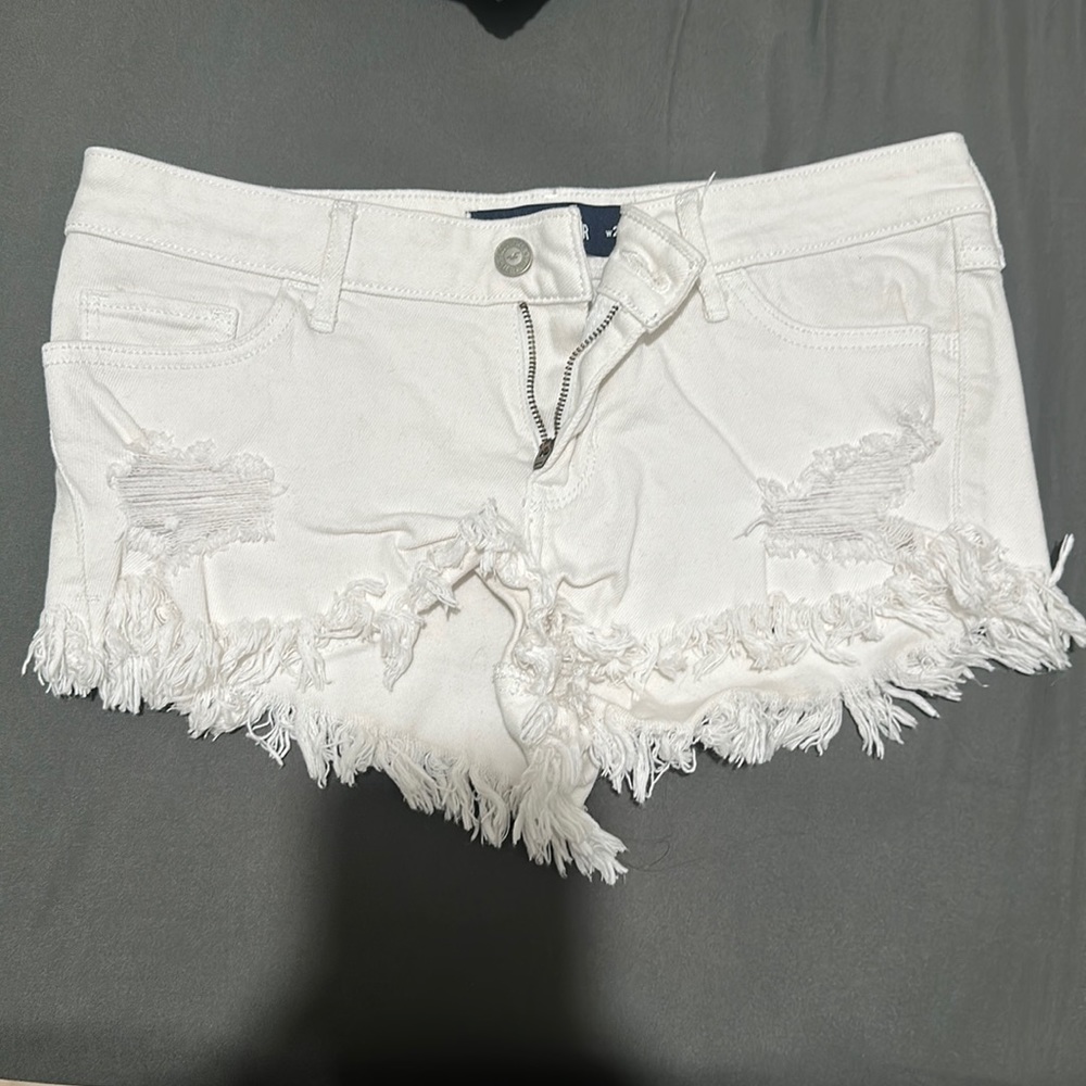 Hollister shorts white low rise size 5 w27. Gently used
